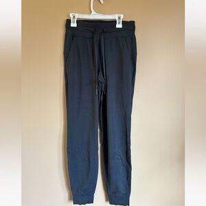 Lululemon women’s joggers - like new!